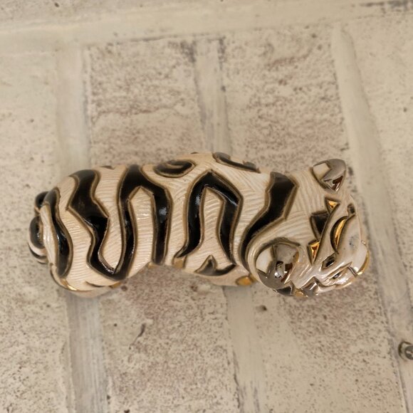 White Tiger - De Rosa Collection #773 - Hand Carved and Painted Ceramic Figurine - Picture 4 of 10